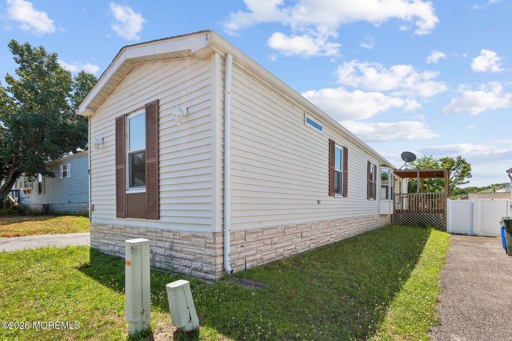 9 Secretariat Street, Howell, NJ 07731