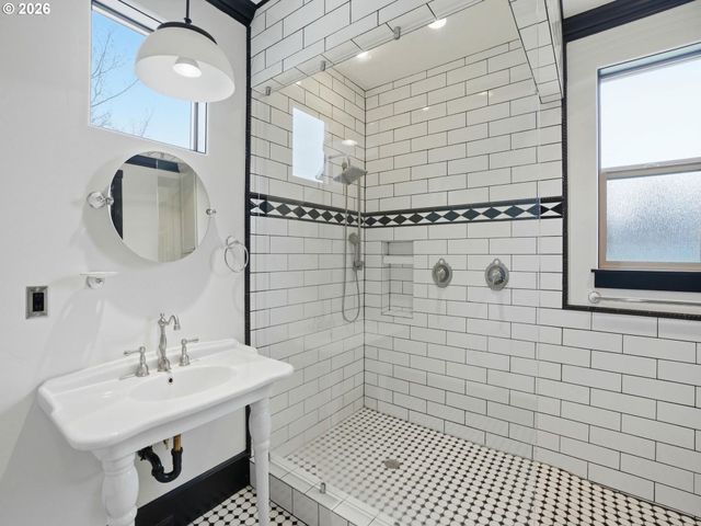 5811 Ne 65TH Ct, Vancouver, WA 98661