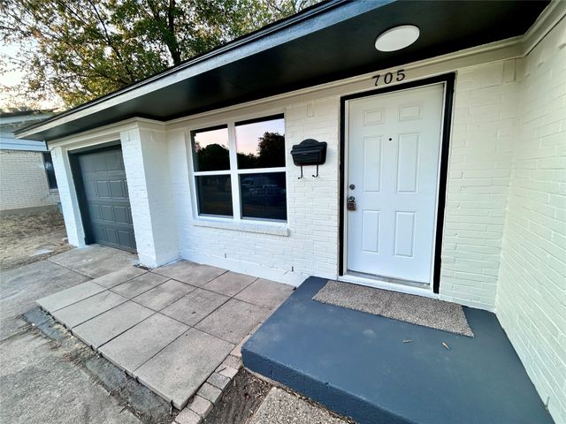 705 Jadewood Drive, Dallas, TX 75232