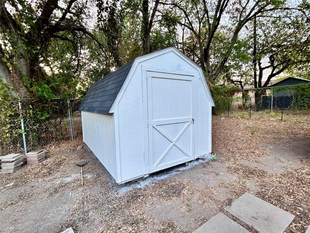 705 Jadewood Drive, Dallas, TX 75232
