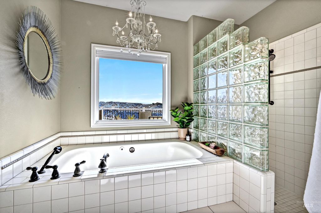 817 E Highland View Dr, Boise, ID 83702 photo 12