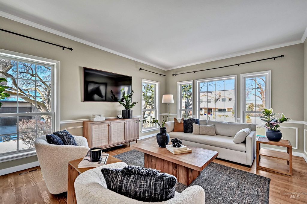 817 E Highland View Dr, Boise, ID 83702 photo 4