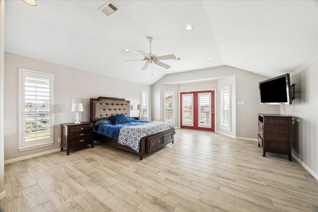 270 Isles End Road, Tiki Island, TX 77554