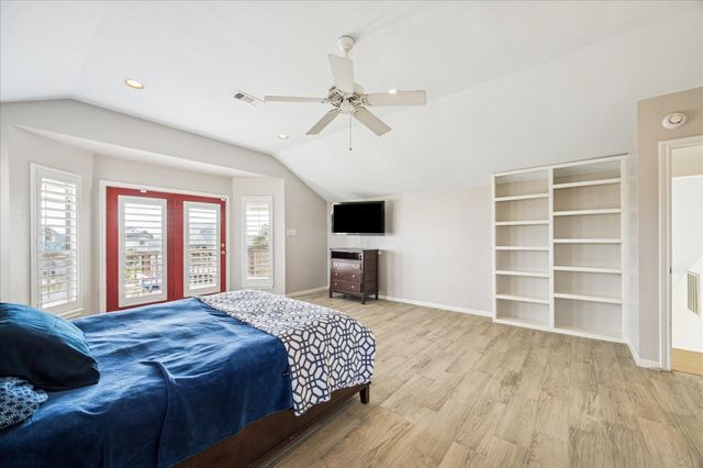 270 Isles End Road, Tiki Island, TX 77554