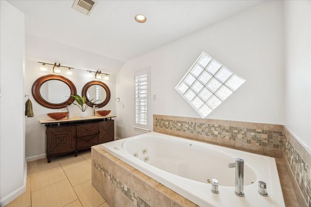 270 Isles End Road, Tiki Island, TX 77554