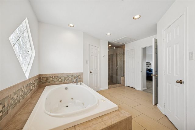 270 Isles End Road, Tiki Island, TX 77554