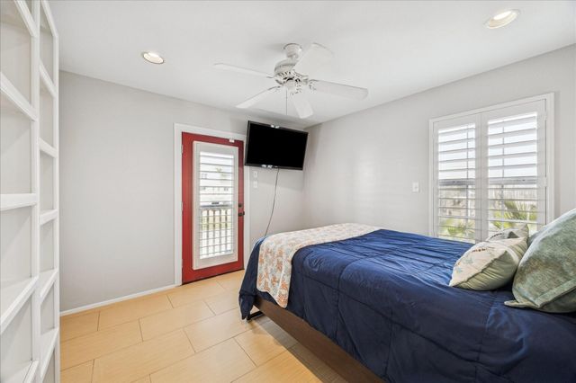 270 Isles End Road, Tiki Island, TX 77554