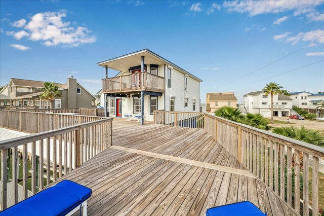 270 Isles End Road, Tiki Island, TX 77554