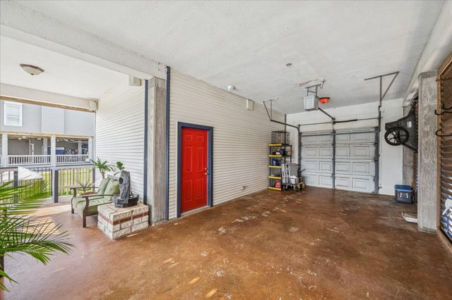 270 Isles End Road, Tiki Island, TX 77554