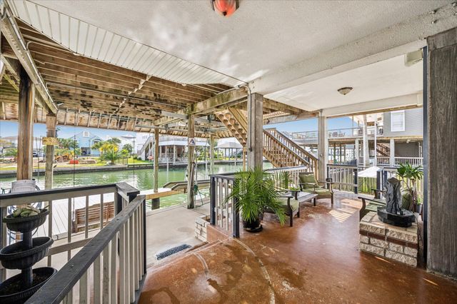 270 Isles End Road, Tiki Island, TX 77554