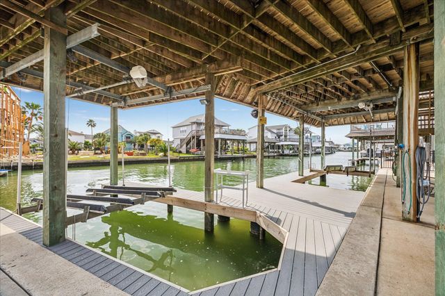 270 Isles End Road, Tiki Island, TX 77554