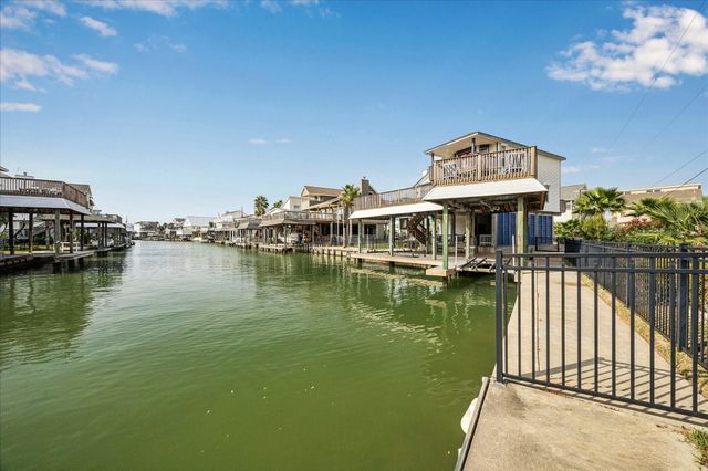 270 Isles End Road, Tiki Island, TX 77554