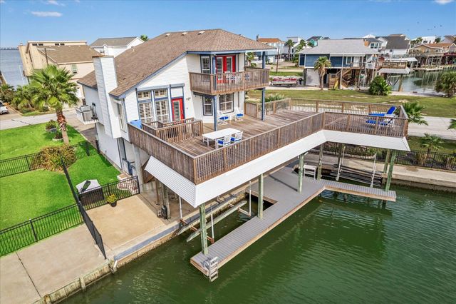 270 Isles End Road, Tiki Island, TX 77554