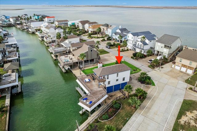 270 Isles End Road, Tiki Island, TX 77554