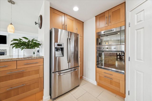 270 Isles End Road, Tiki Island, TX 77554