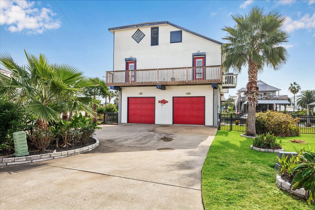 270 Isles End Road, Tiki Island, TX 77554