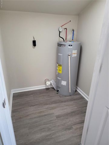 1915 Long Green LN, Hampton, VA 23663