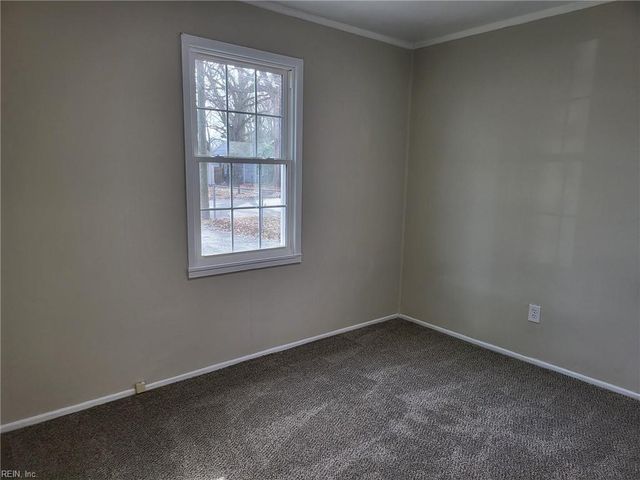 1915 Long Green LN, Hampton, VA 23663