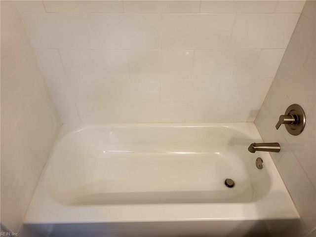 1915 Long Green LN, Hampton, VA 23663