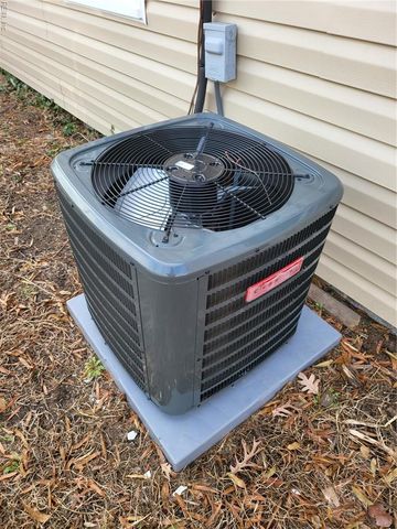 1915 Long Green LN, Hampton, VA 23663