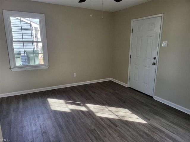 1915 Long Green LN, Hampton, VA 23663