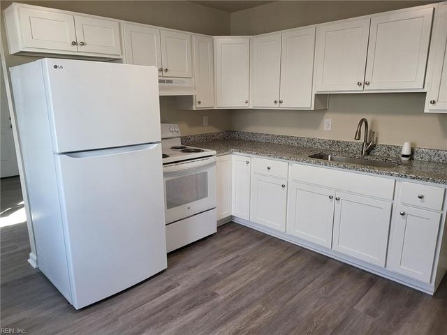 1915 Long Green LN, Hampton, VA 23663