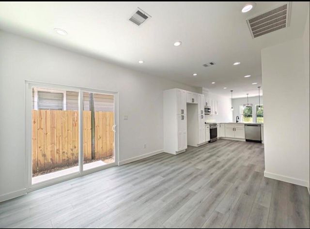 8614 Peachtree Street C, Houston, TX 77016