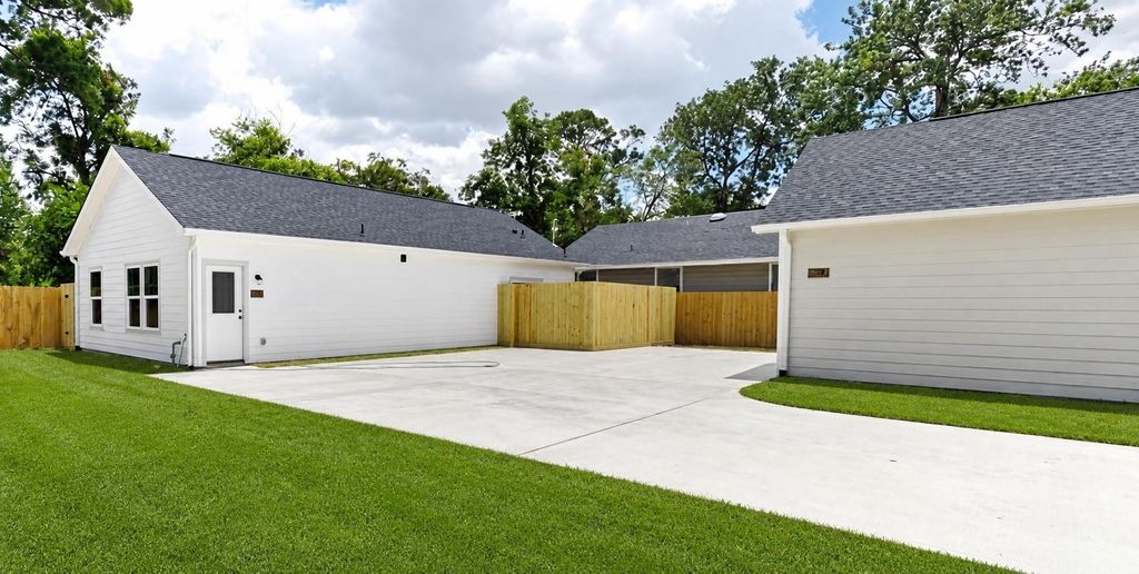 8614 Peachtree Street C, Houston, TX 77016