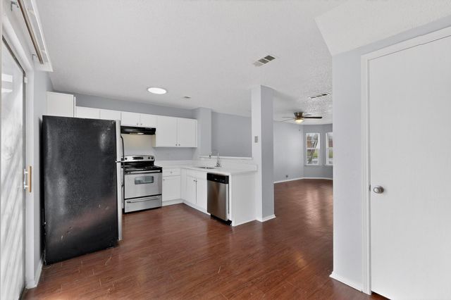 6723 Ambercrest Drive, Arlington, TX 76002