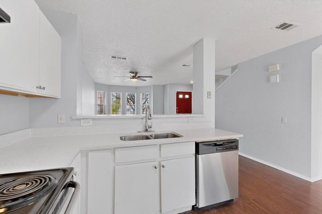 6723 Ambercrest Drive, Arlington, TX 76002