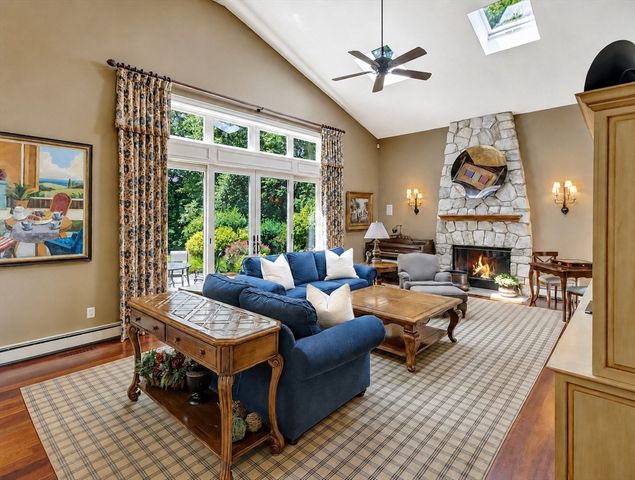 6 Windsor Pl, Mansfield, MA 02048