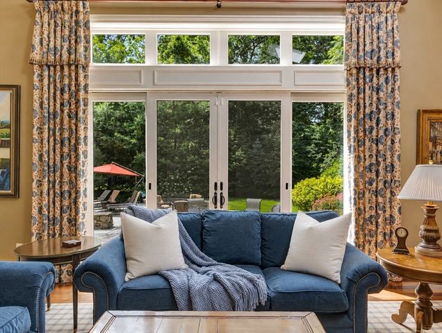 6 Windsor Pl, Mansfield, MA 02048