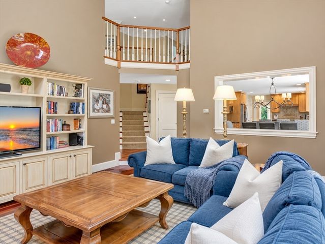 6 Windsor Pl, Mansfield, MA 02048