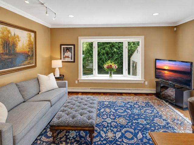 6 Windsor Pl, Mansfield, MA 02048
