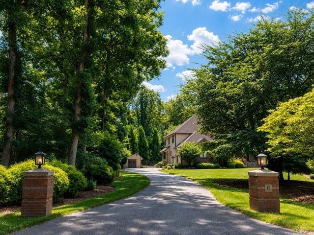 6 Windsor Pl, Mansfield, MA 02048