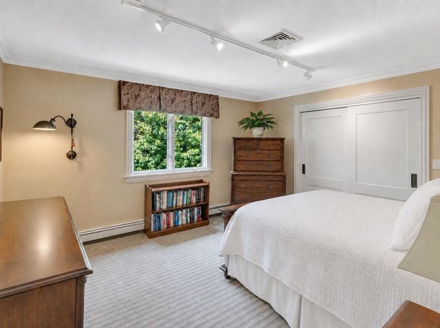 6 Windsor Pl, Mansfield, MA 02048