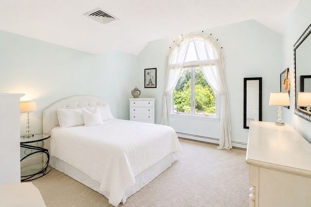 6 Windsor Pl, Mansfield, MA 02048