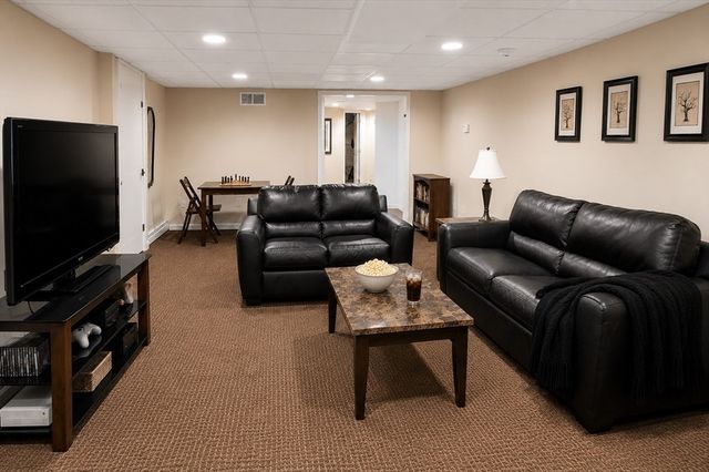6 Windsor Pl, Mansfield, MA 02048