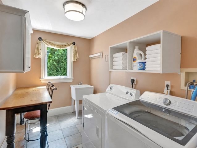 6 Windsor Pl, Mansfield, MA 02048