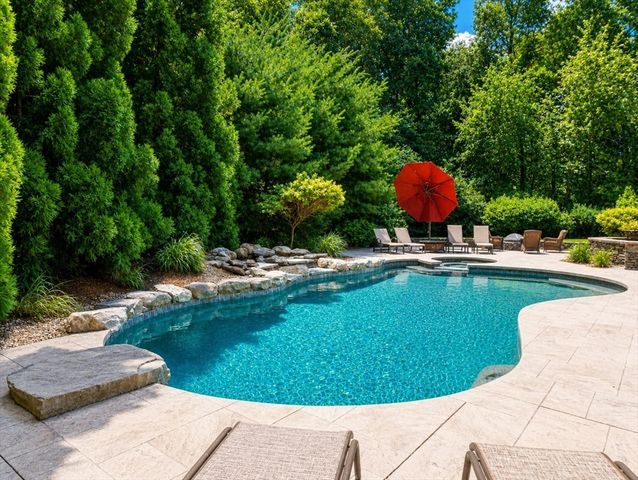 6 Windsor Pl, Mansfield, MA 02048
