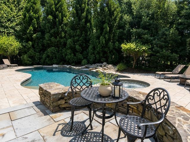 6 Windsor Pl, Mansfield, MA 02048