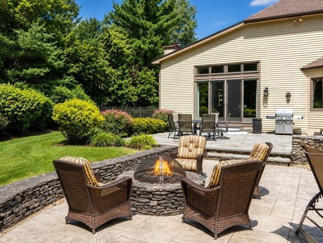 6 Windsor Pl, Mansfield, MA 02048