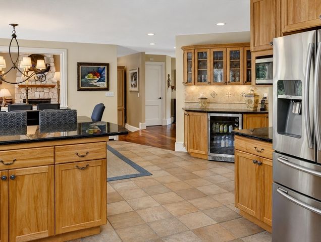 6 Windsor Pl, Mansfield, MA 02048