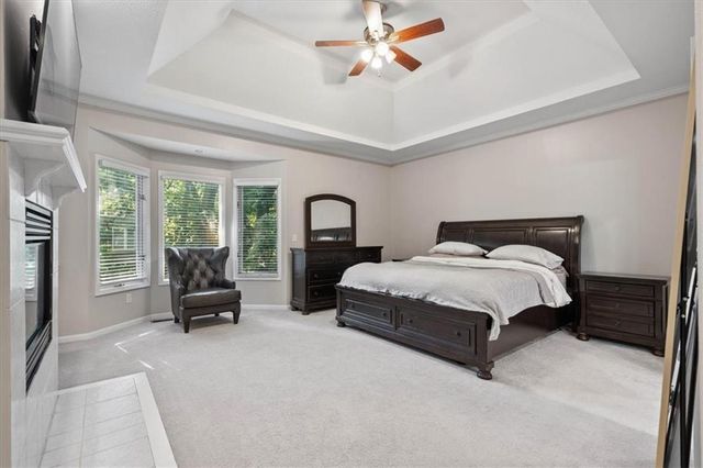 5812 NW Hickory Place, Parkville, MO 64152