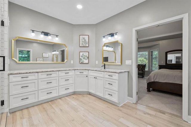 5812 NW Hickory Place, Parkville, MO 64152