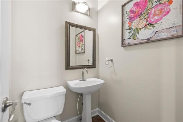 5812 NW Hickory Place, Parkville, MO 64152