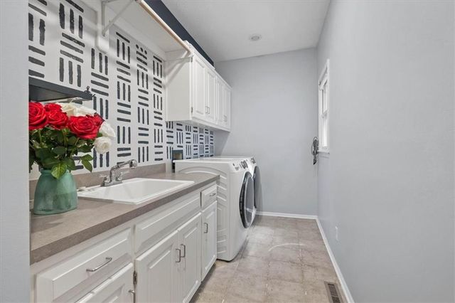 5812 NW Hickory Place, Parkville, MO 64152