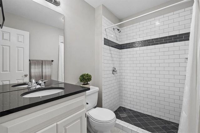 5812 NW Hickory Place, Parkville, MO 64152