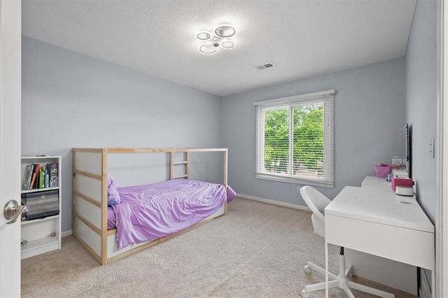 5812 NW Hickory Place, Parkville, MO 64152