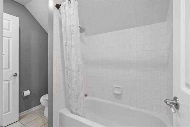 5812 NW Hickory Place, Parkville, MO 64152